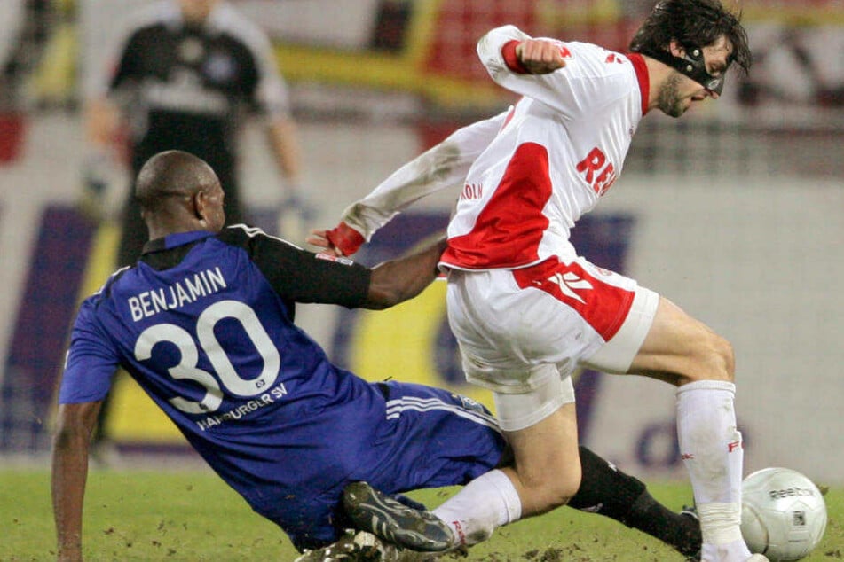 1. FC Köln - Hamburger SV am 7. Dezember 2008 im RheinEnergieStadion in Köln: Kölns Thomas Broich (r.) und der Hamburger Collin Benjamin versuchen den Ball zu spielen. Die Partie endete 1:2.