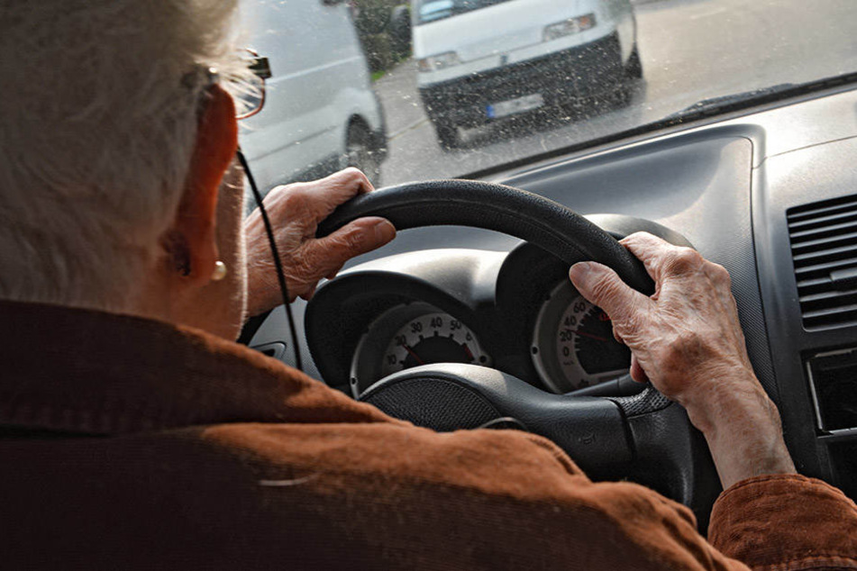 Die völlig betrunkene Autofahrerin hatte bis zur Polizeikontrolle in Leipzig 25 Kilometer zurückgelegt (Symbolbild).