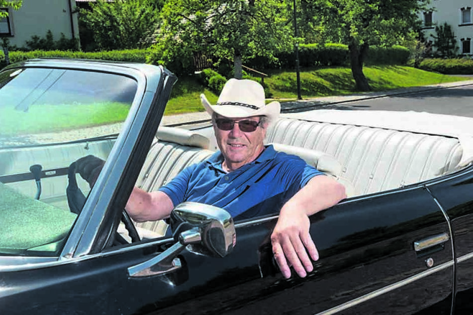 Denver-Clan auf sächsisch: Klaus -Dieter Schulze (72) in seinem Chevrolet
Baujahr 1973.
