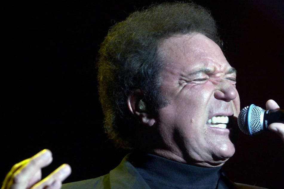 Tom Jones gastiert am 12. Juli 2017 in der Jungen Garde in Dresden.
