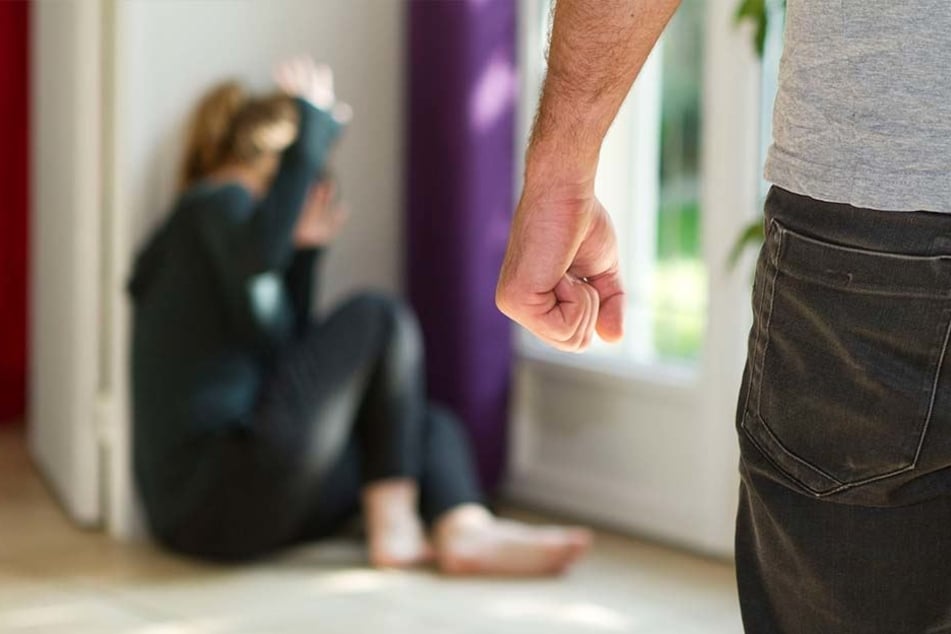Immer wieder soll die damals 23 Jahre alte Frau über einen Zeitraum von mehreren Monaten misshandelt worden sein. (Symbolbild)
