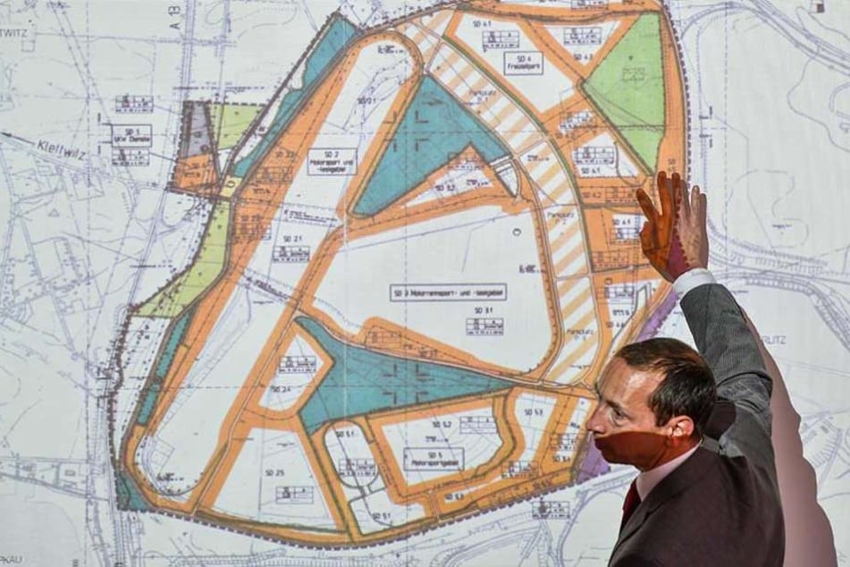 Volker Noeske, Leiter des Dekra Technology Centers, spricht über die zukünftigen Entwicklungen am Lausitzring in Klettwitz