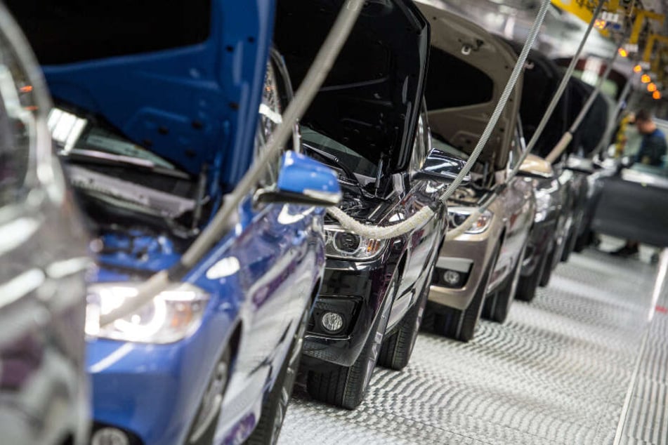 Mehr Verbrenner für mehr Elektro? BMW setzt auf E-Autos - und will die durch Luxusautos finanzieren.
