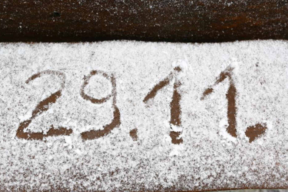 Es geht langsam los. Am Fichtelberg werden die Schneedecken häufiger.