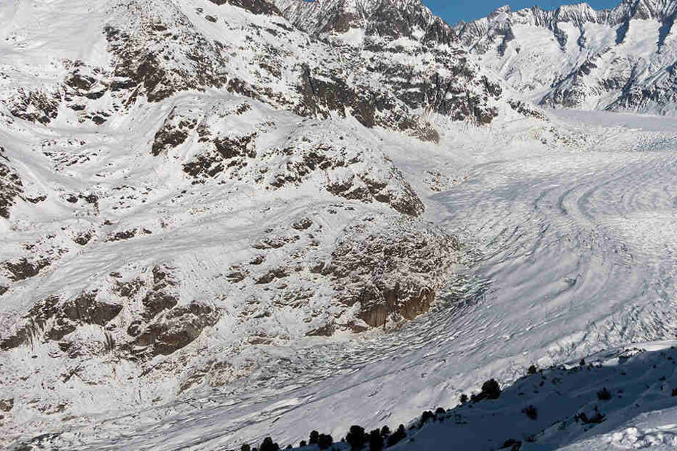 Weil in den Schweizer Alpen ein Gletscher-Abbruch droht, mussten 150 Menschen ihre Häuser verlassen.