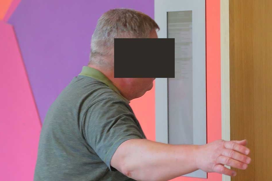 Bernd M. (59) musste wegen eines kleinen Messers vor den Amtsrichter.
