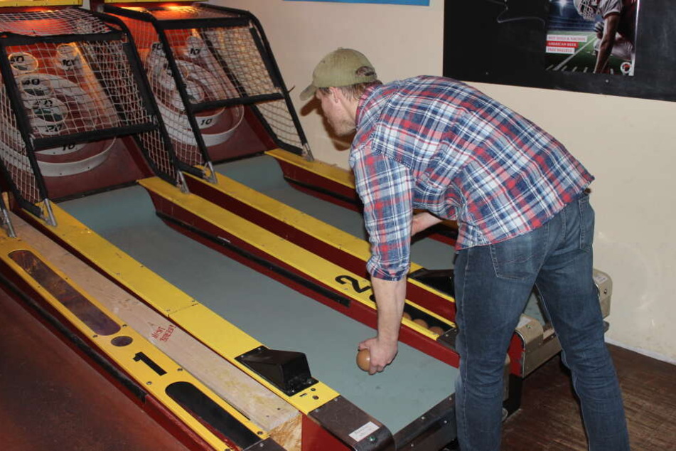 Beim Skee-Ball® werden neun Bälle in Zielfelder mit unterschiedlichen Punktwerten geworfen.