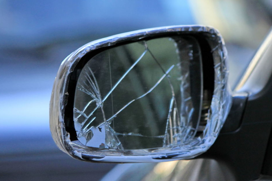 Insgesamt entstand an 40 Autos ein Sachschaden in Höhe von 100.000 Euro.