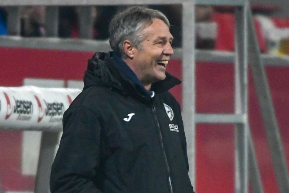 Derzeit hat Arminen-Trainer Uwe Neuhaus gut lachen.