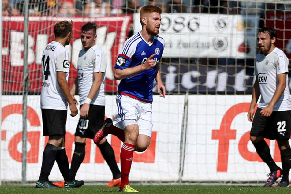 Fetsch freut sich über sein Tor zum 1:0.