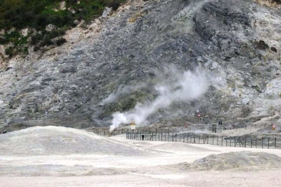 Blick auf die Phlegräischen Felder bei Neapel. Direkt neben der italienischen Millionenstadt liegt ein Supervulkan.