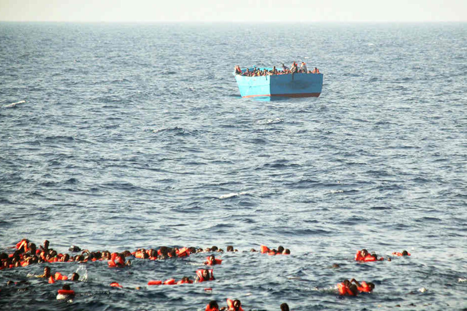 Das Bot kenterte vor der libyschen Küste. Vor allem Kinder sind unter den Opfern.