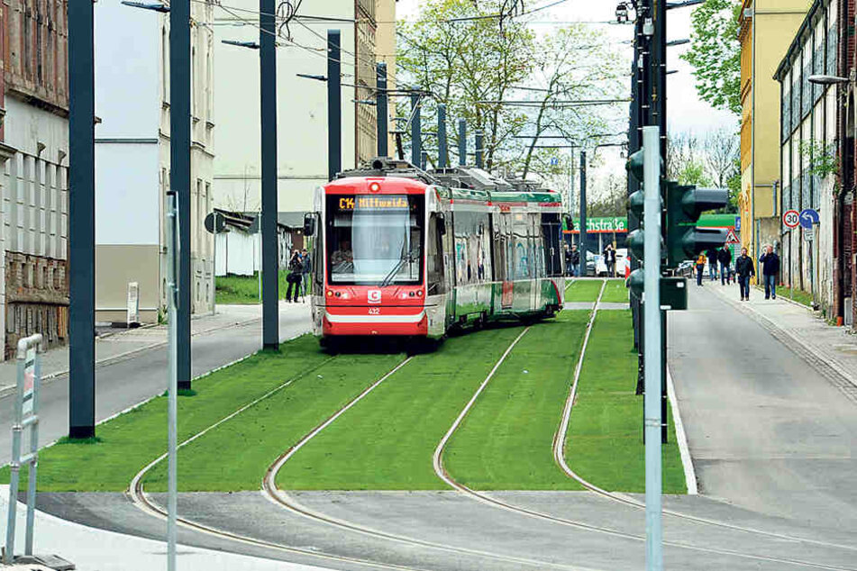 Die Citylinks rollen auf
grünem Gleiskörper vom Hauptbahnhof
bis zum Stadlerplatz.