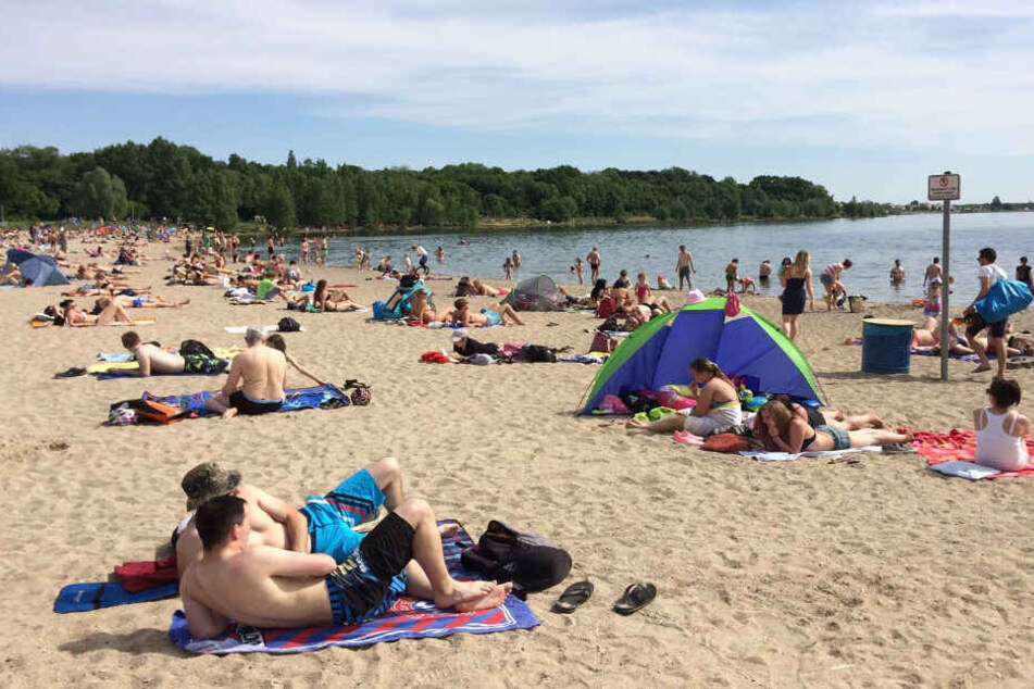 Zahlreiche Badegäste strömen im Sommer an Cossi und Co.