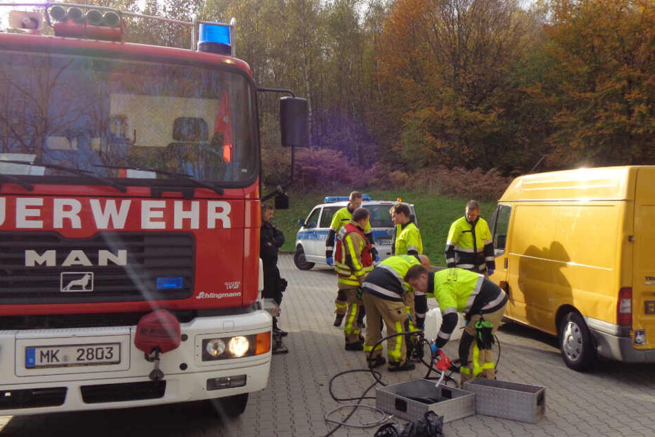 Aufgrund aktuter Brandgefahr pumpte die Feuerwehr den Tank leer.