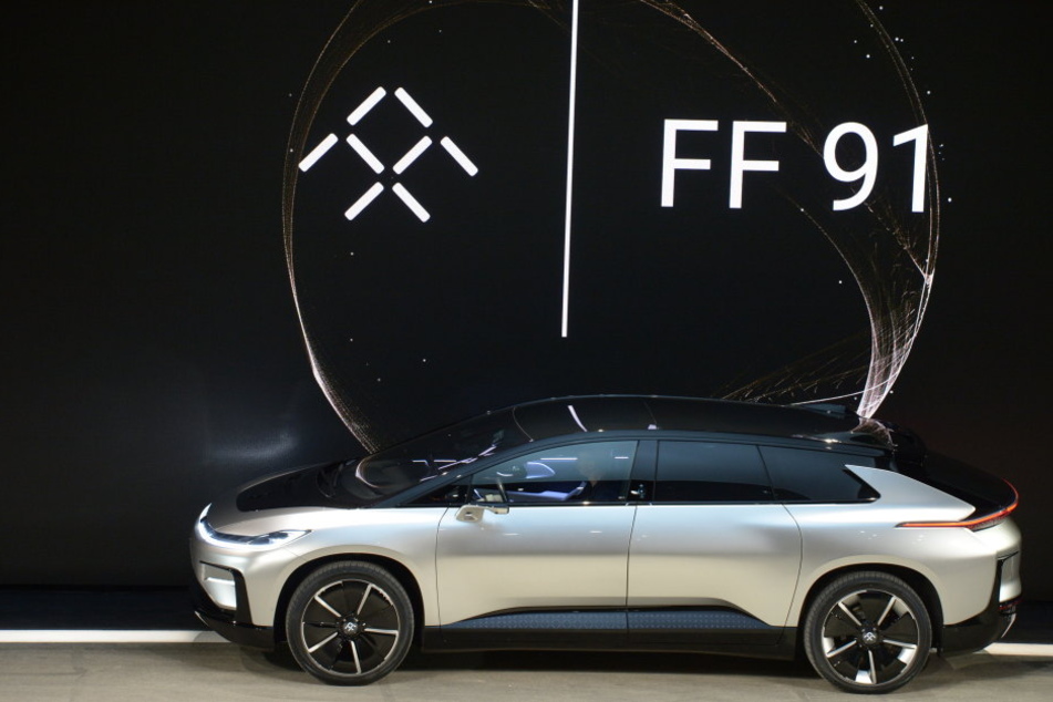 Die Autofirma Faraday Future, die Anbietern von Elektrofahrzeugen wie Tesla Konkurrenz machen will, hat ihr erstes Produktionsmodell vorgestellt.