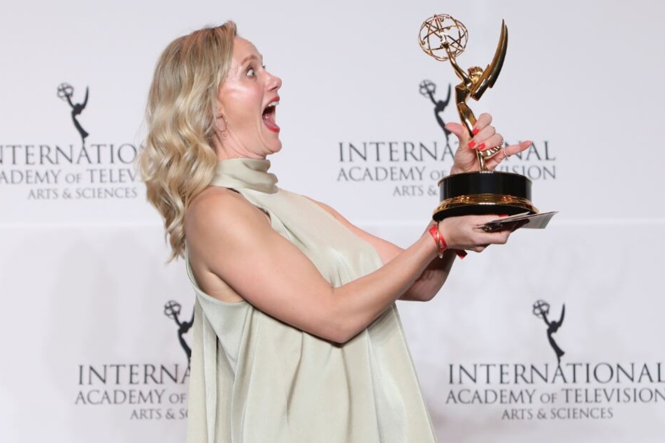 Für ihre Verkörperung der Komikerin Gaby Köster in "Ein Schnupfen hätte auch gereicht" erhielt Anna Schudt den Emmy als beste Hauptdarstellerin.