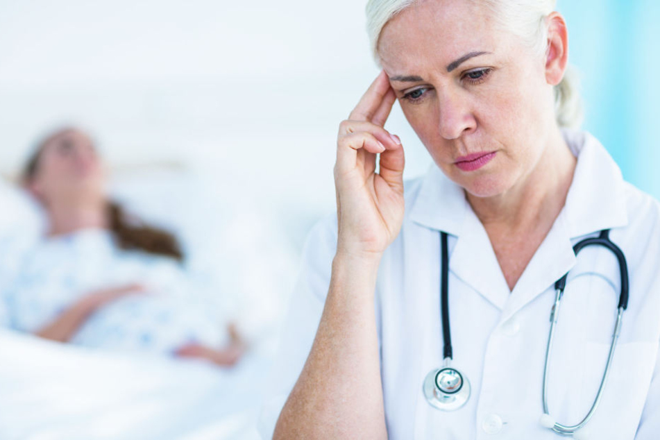 Weil die Klinik völlig überlastet war, musste eine Schwangere mit Blutungen vier Stunden auf ihre OP warten.