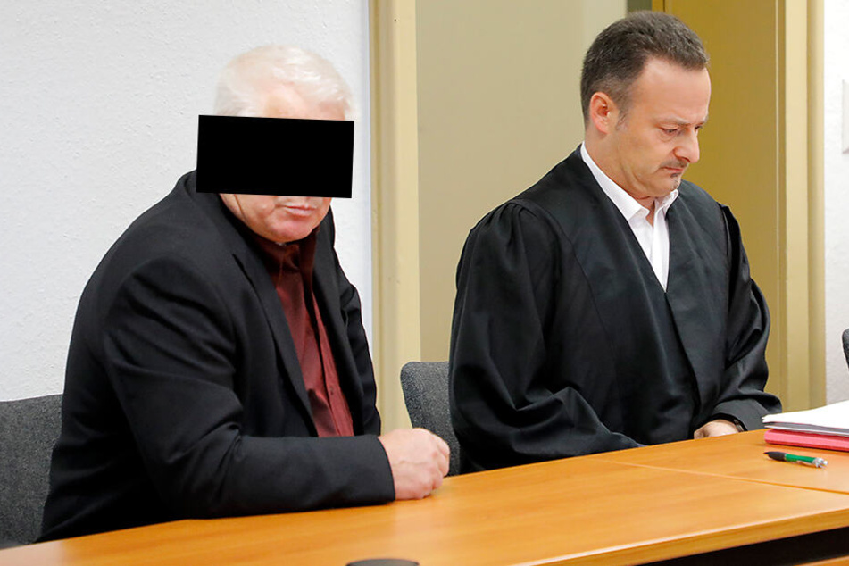 Michael E. (69) saß am Steuer der Mercedes E-Klasse. Weil er links abbog, obwohl das Motorrad heranrauschte, muss er 4800 Euro Geldstrafe zahlen.