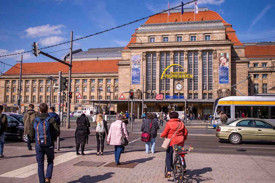 Die Leipziger Linksfraktion stellt die Dauerbeschallung vor dem Leipziger Hauptbahnhof infrage. Sie sieht darin ein Mittel zur Vertreibung von störenden Personen.
