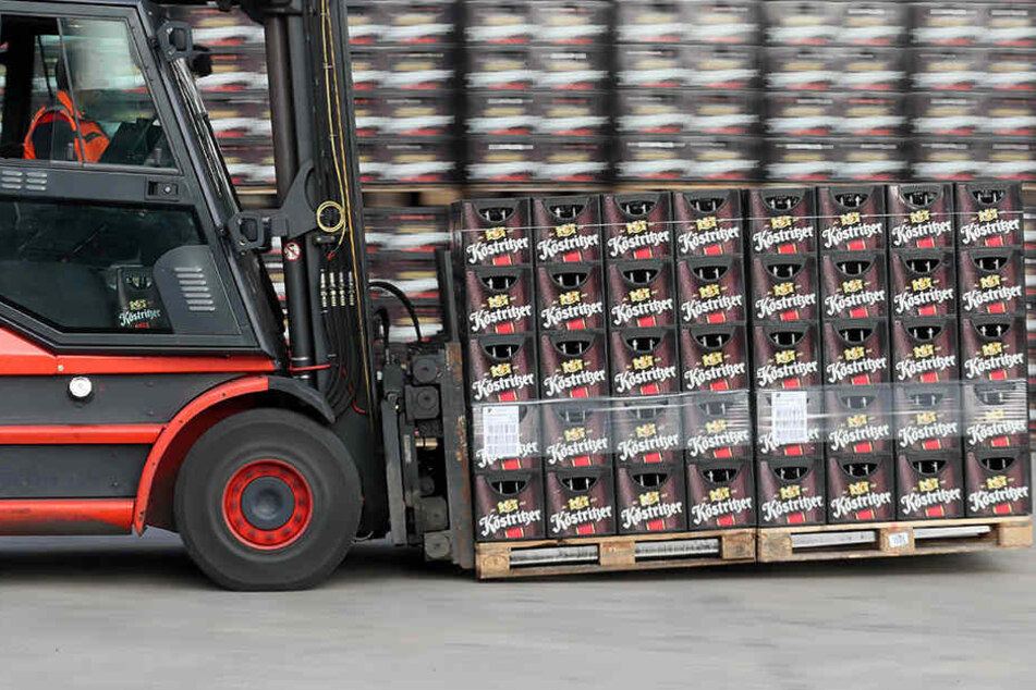 Als Grund gaben die Statistiker unter anderem an, das alte Menschen weniger Bier trinken würden. (Symbolbild)