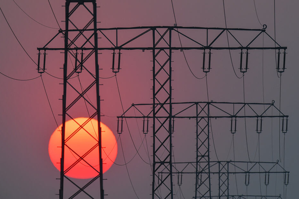 Die Strommasten hatten Sendepause. PG&E schaltete aus Angst vor Waldbränden den Strom ab. (Symbolbild).