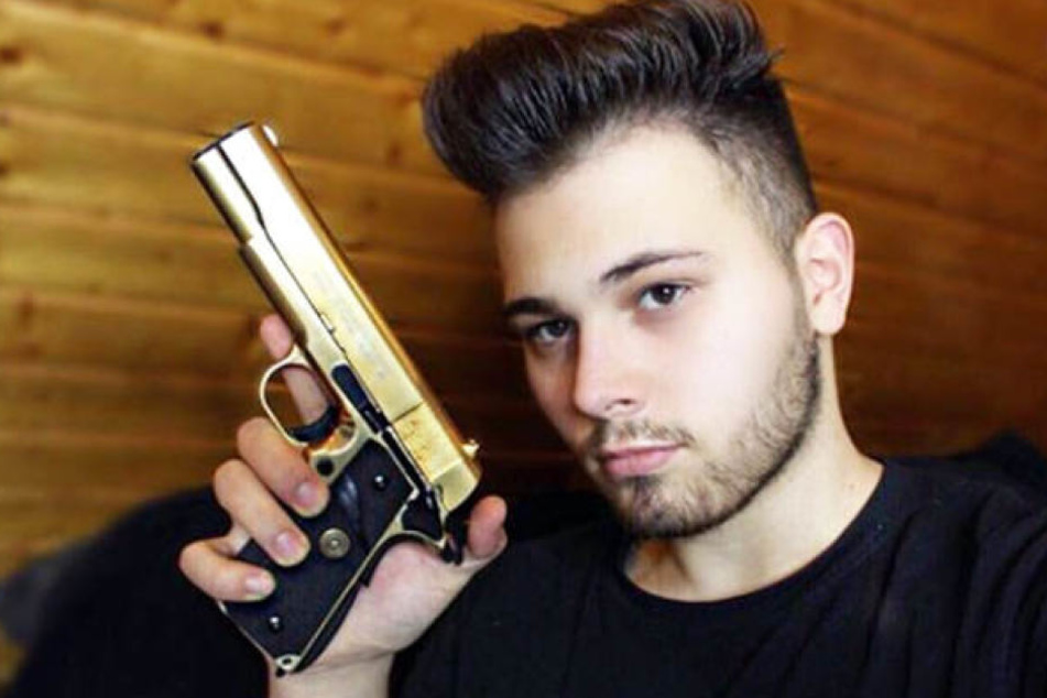 Seine goldene Waffe präsentierte der YouTuber bereits in einem Video.