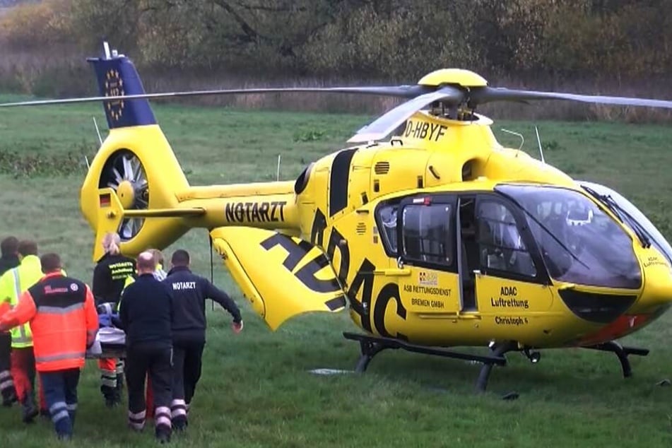 Mit einem Rettungshubschrauber wurde die Mutter in ein Krankenhaus geflogen. (Symbolbild)