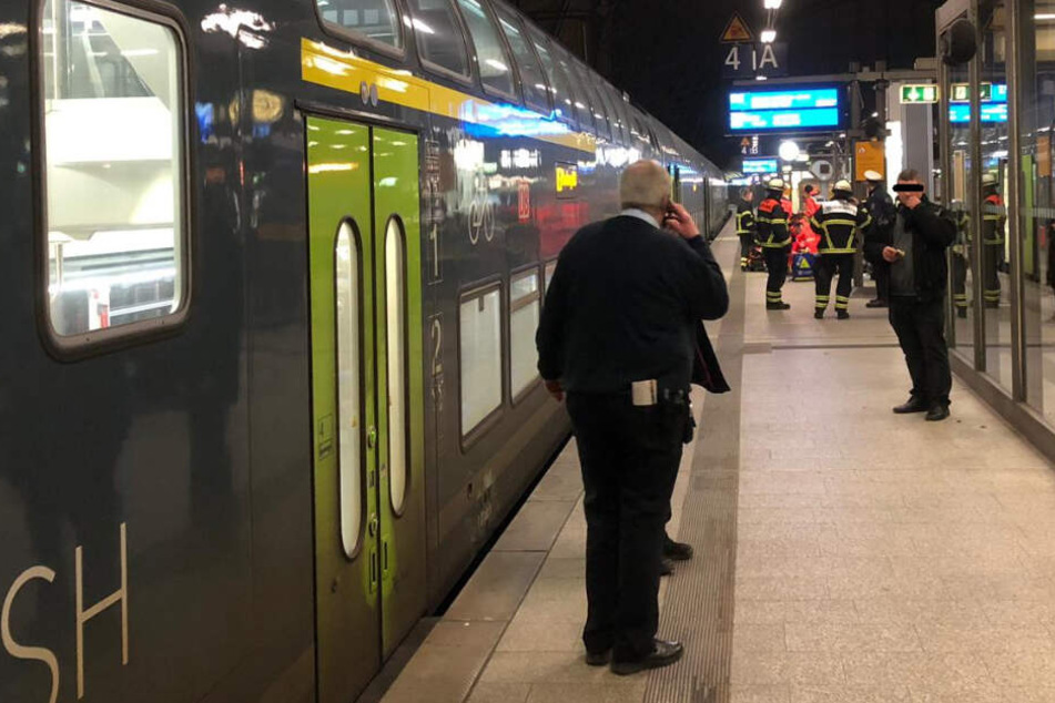 Die Einsatzkräfte behandelten den Mann vor Ort.