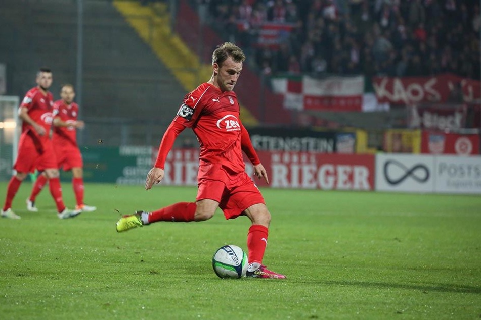 Gleich kommt ein Zauberpass! Mike Könnecke macht den FSV Zwickau flott.