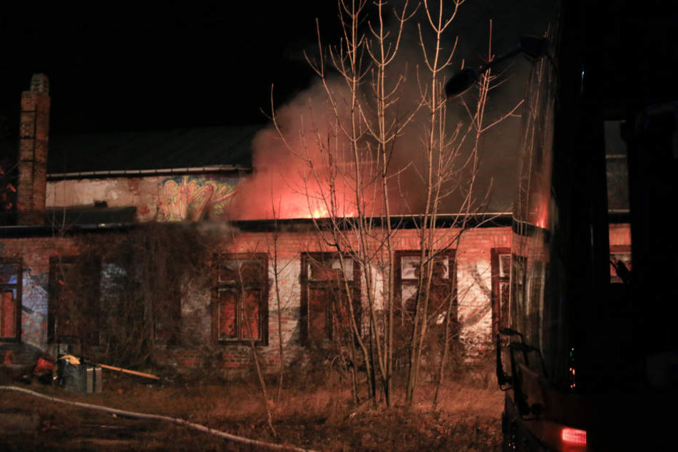 In der Lagerhalle wurde Feuer gelegt.