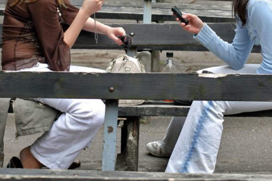 Die beiden Mädchen erkannten einen der drei Jugendlichen wieder und gingen zur Schulleiterin. (Archivbild)
