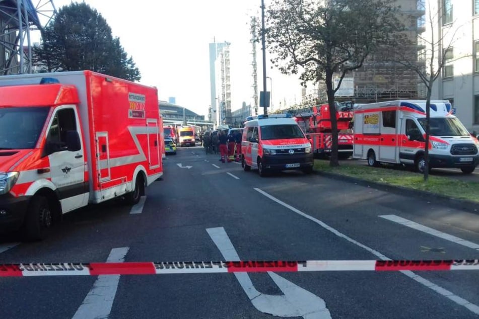Einsatzkräfte waren rund um den Breslauer Platz mit starken Kräften am Tatort.
