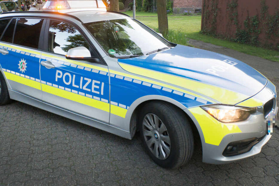 Bei der Wohnungsdurchsuchung des 17-Jährigen stellten die Beamten Beweise sicher. (Symbolbild)