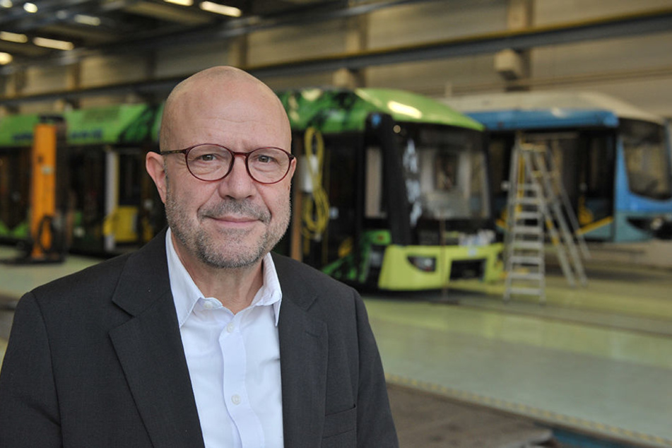 CVAG-Sprecher Stefan Tschök (60) sagt, Gleise und Weichen am Heym-Platz seien
sicher. Bald rollen dort sechsmal so viele Trams.