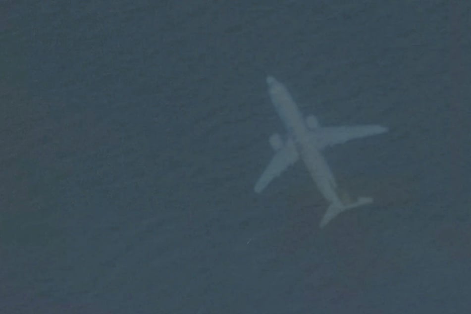 Der Flieger scheint sich unter Wasser zu sein, doch dahinter steckt eine Anomalie.