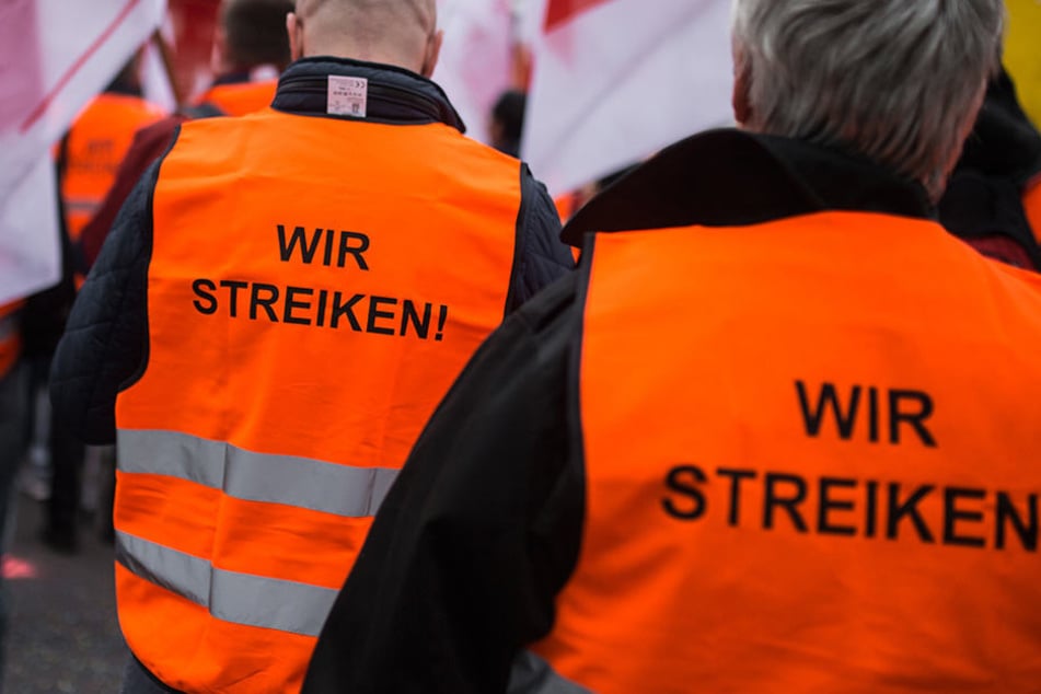 Auszubildende sollen 100 Euro mehr Vergütung bekommen.