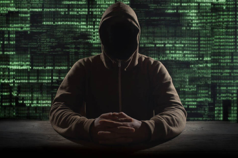 Die Polizei hat in Chemnitz vier mutmaßliche Internet-Betrüger festgenommen. (Symbolbild)