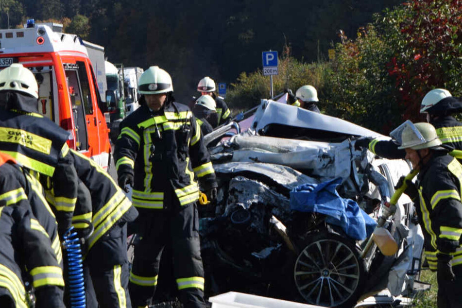 Der BMW-Fahrer ist wohl aus bisher unbekannten Gründen auf die Gegenfahrbahn geraten.