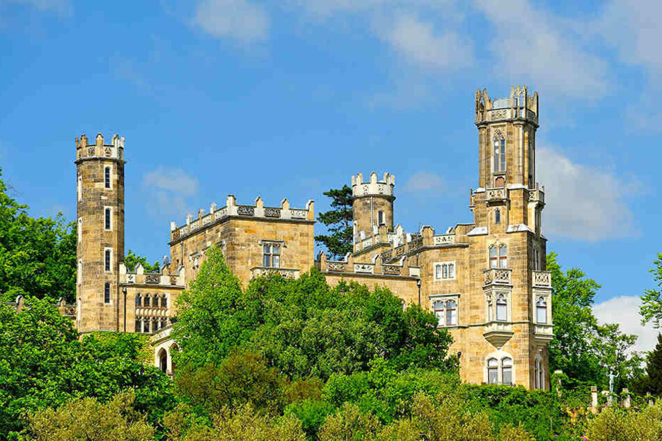 Von Mayenburg gehörte das Schloss Eckberg in Dresden. Vor dem Zweiten
Weltkrieg besaß er eines der größten Privatvermögen Deutschlands.