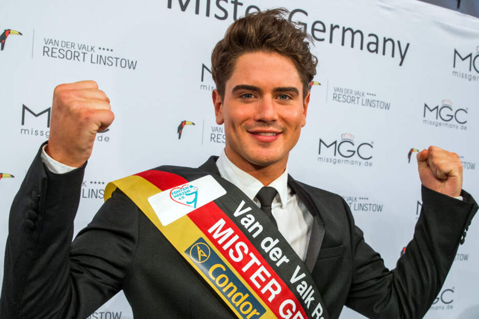 Dominik Bruntner jubelte im Dezember 2016 zur Wahl des Mr. Germany 2017.
