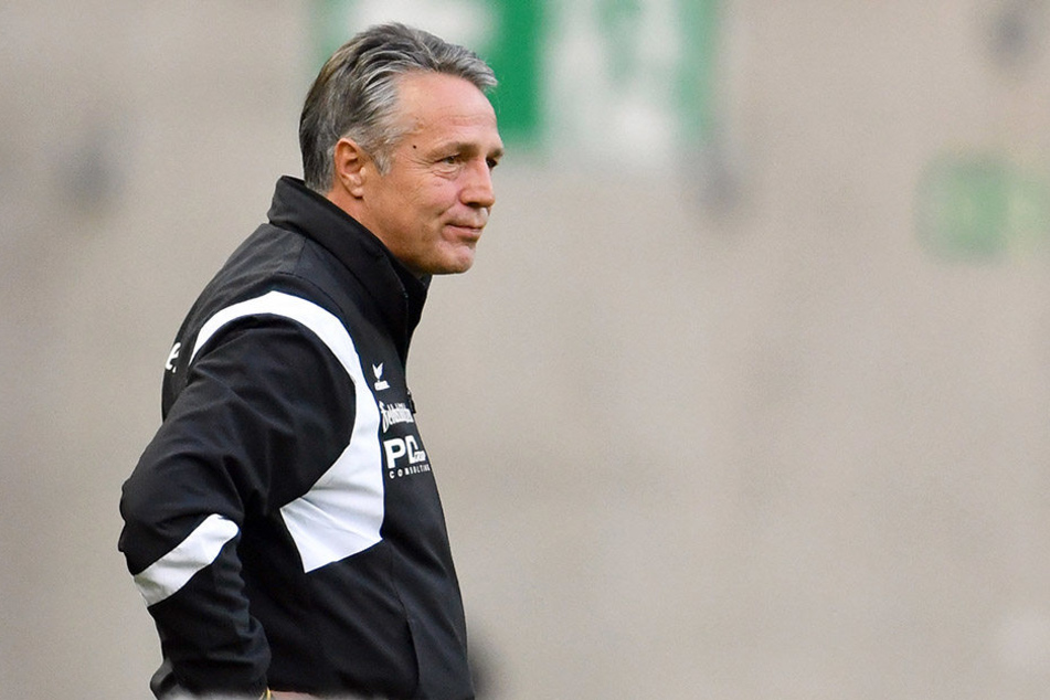 Dynamo-Trainer Uwe Neuhaus hatte nach dem Spiel auf dem Betzenberg wenig Grund zum Schmunzeln.