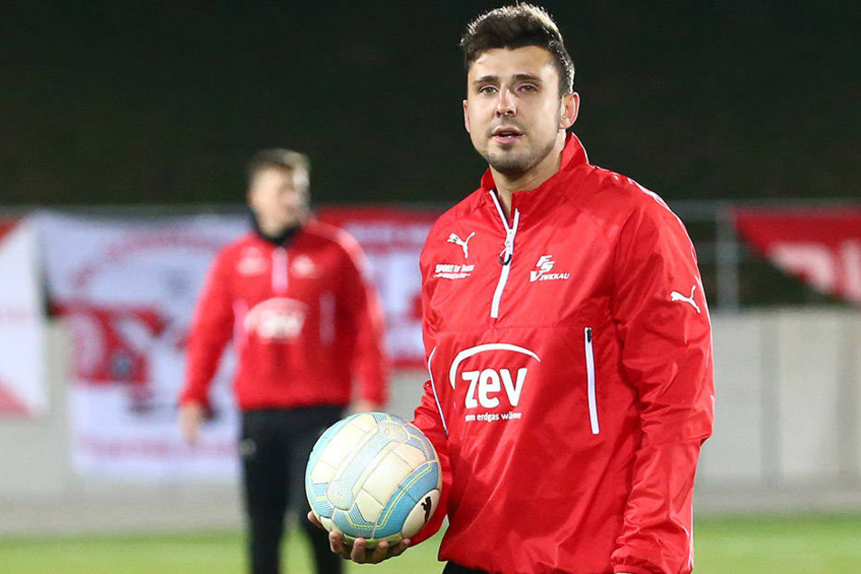 Kabinen-DJ Davy Frick verriet TAG24, dass beim FSV vor dem Spiel Schlager laufen.