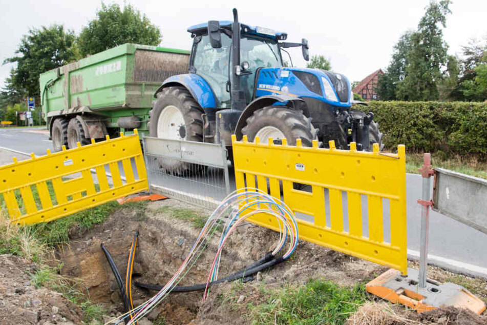 Der Radfahrer stürzte in eine Baugrube. (Symbolfoto)