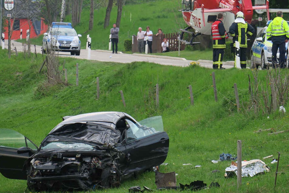 Bei einem Unfall nahe Auerbach wurden sieben Personen verletzt.