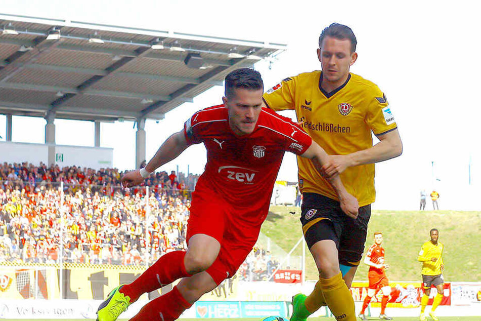 Wachs (re.) beim Spiel am Sonntag in Zwickau.