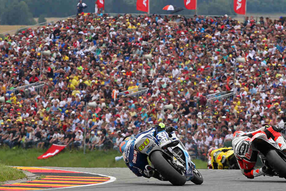 Tausende Rennsportfans kommen jedes Jahr zum Rennen an den Sachsenring. Die Tickets für den nächsten MotoGP gibt's ab Montag.