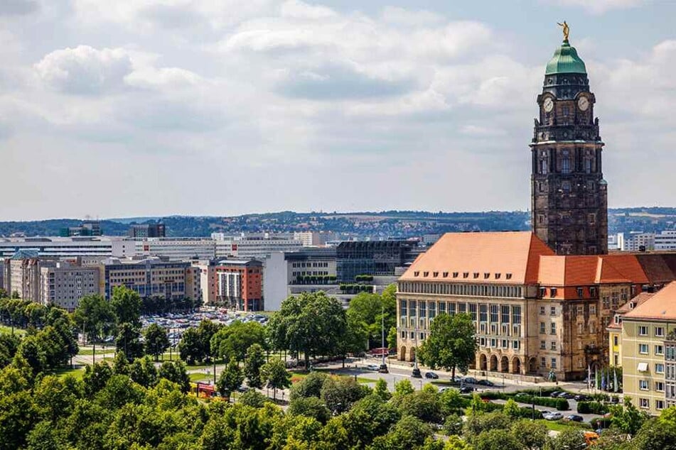 Nach der Sanierung strahlt das Rathaus wie neu - und macht doch weiter Ärger.