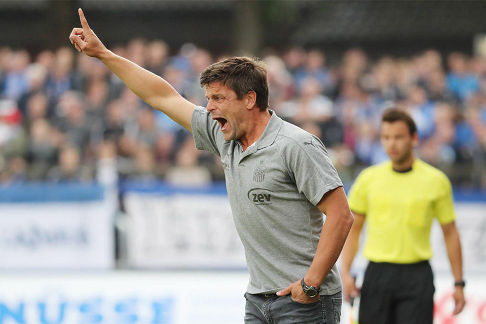 Trainer Torsten Ziegner zeigt sich lautstark am Spielfeldrand. Aber er mahnt nach dem Fehlstart in die neue Saison auch zur Ruhe.