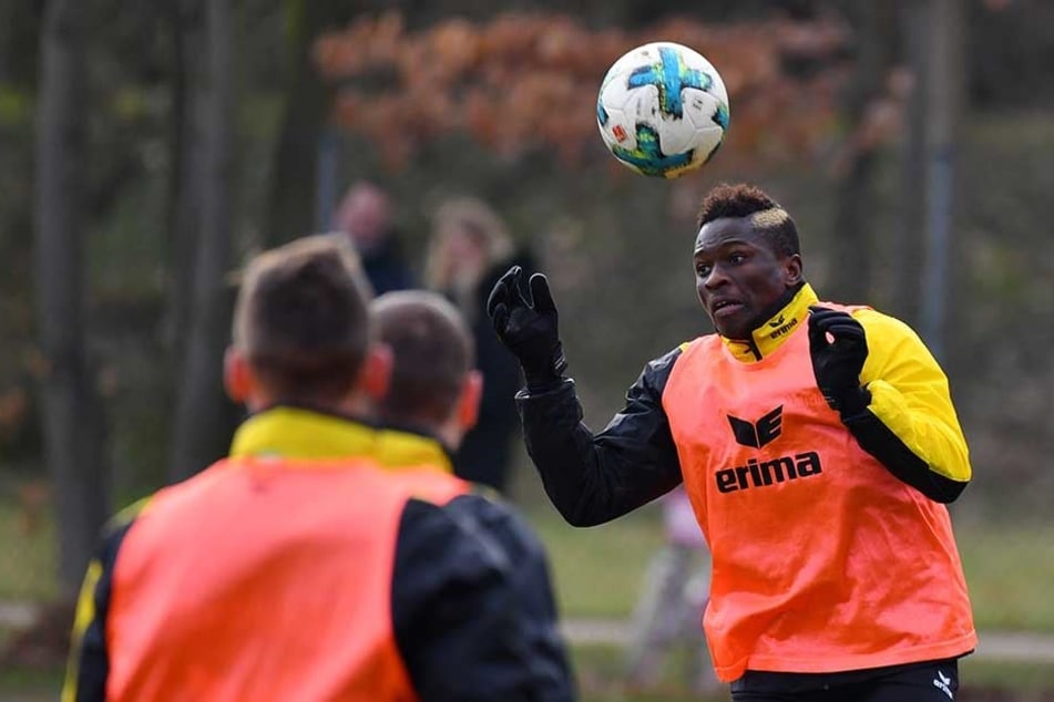 Moussa Koné bei seinem ersten Training am Ball.